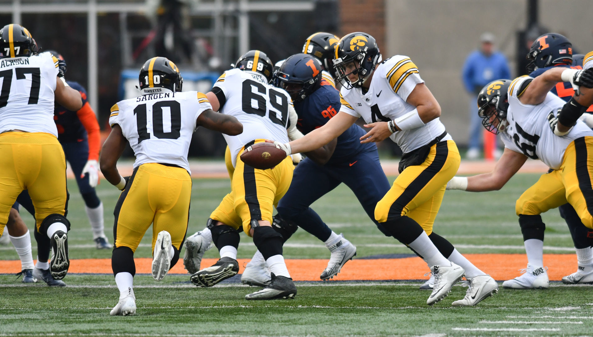 111718-iowaillinois-004a.jpg